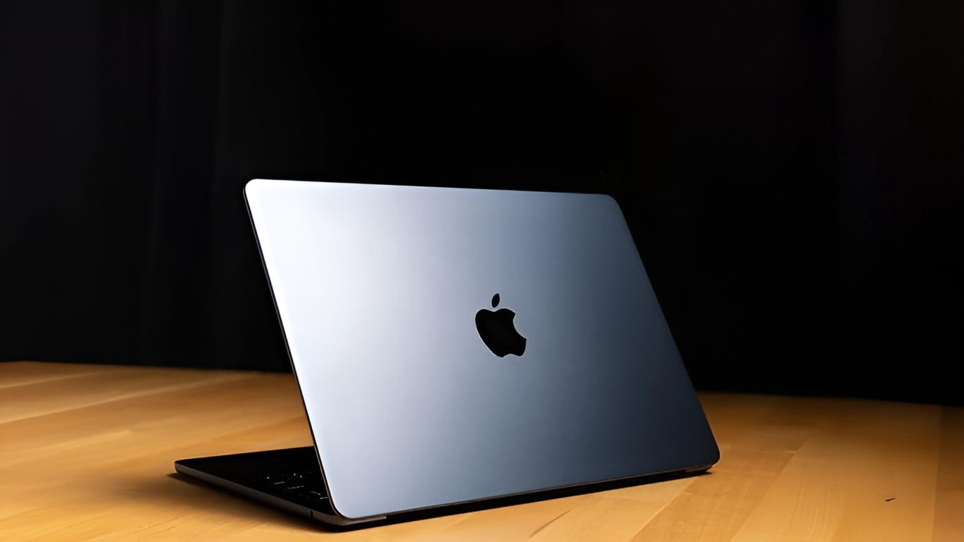 Stiže jeftiniji MacBook