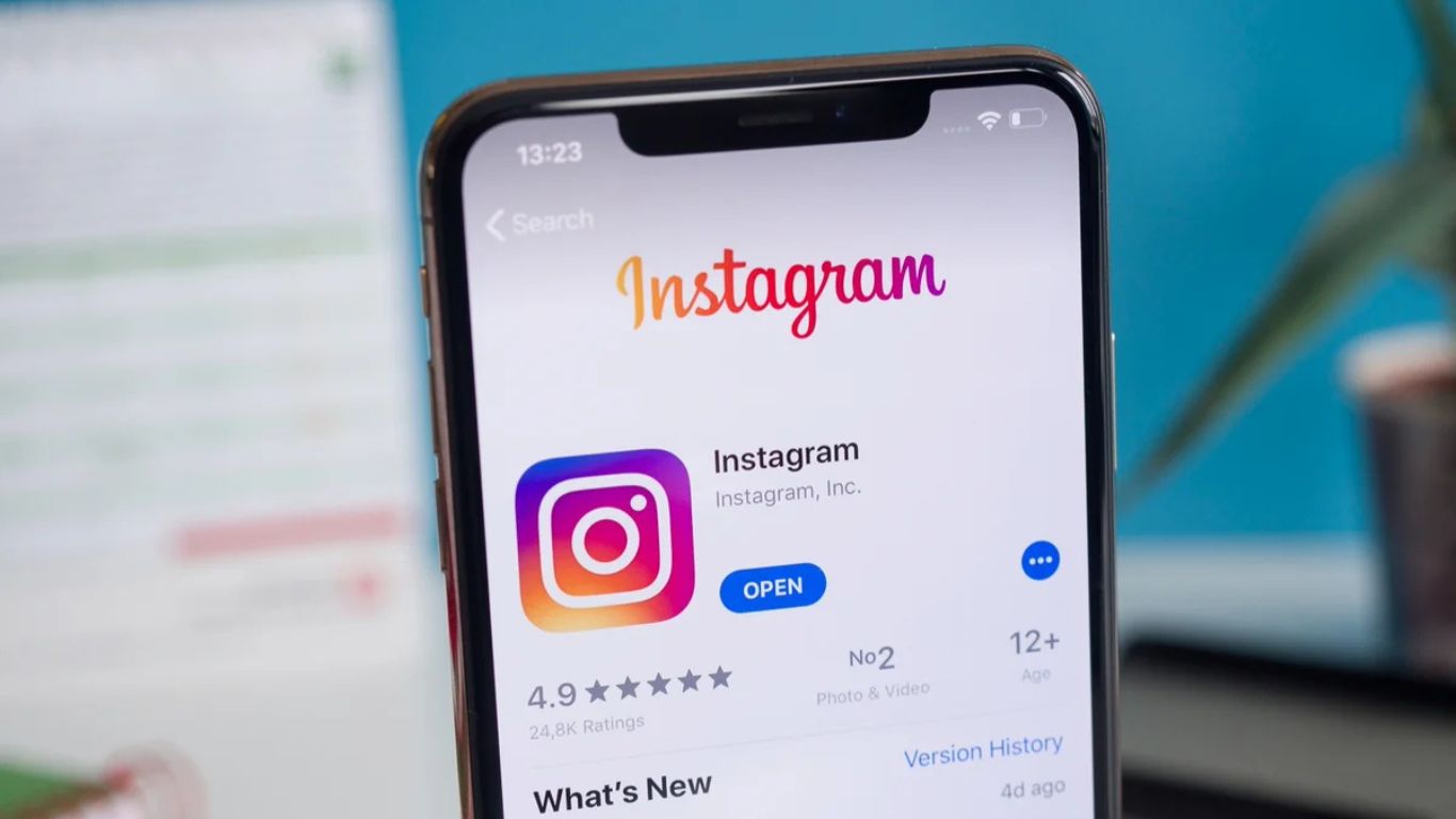Instagram aplikacija otvorena na telefonu sa prikazom Meta AI alata