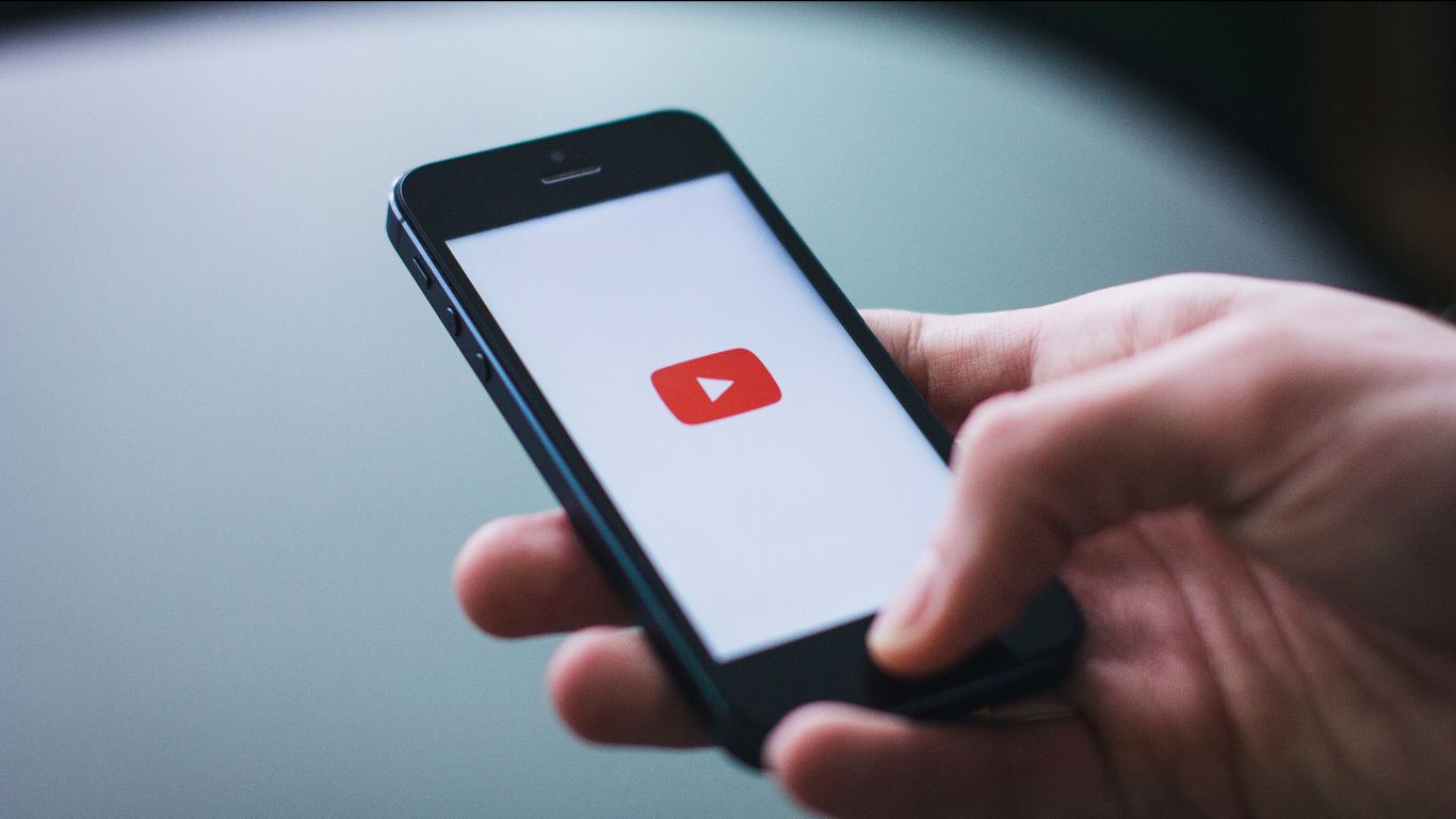 YouTube app na mobilnom telefonu