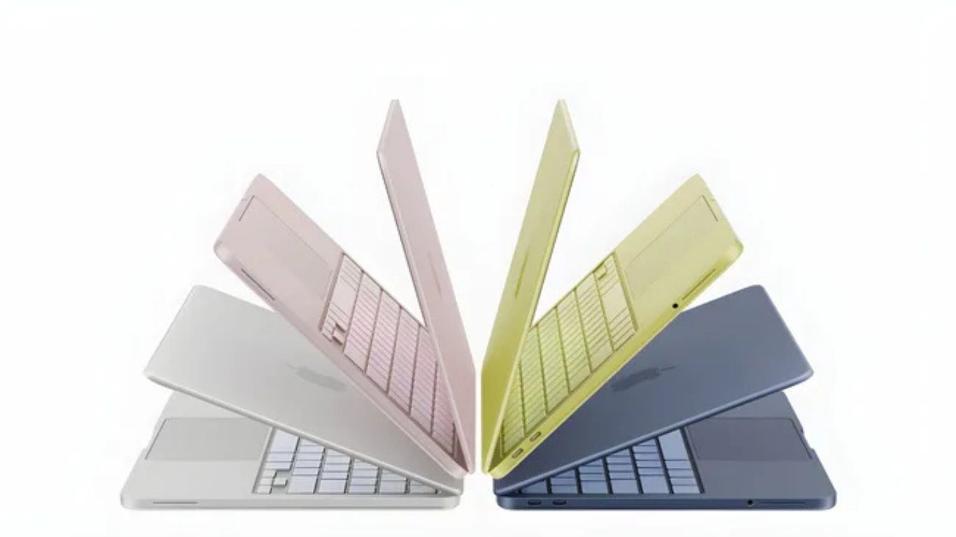 Prikaz bočne strane MacBook Neo laptopa sa dva USB-C porta i obaveštenjem na ekranu o pogrešnom povezivanju monitora.