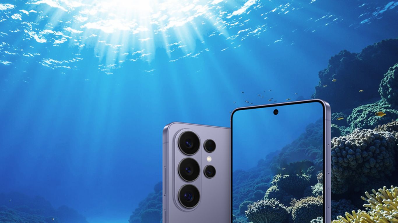 Prikaz Galaxy S26 Ultra telefona sa upaljenim ekranom