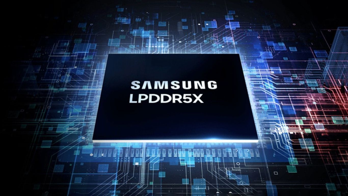 Samsung DRAM memorijski cipovi na proizvodnoj traci tokom procesa testiranja.