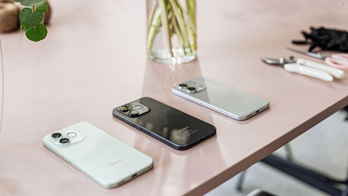 Honor 600 Lite telefoni na stolu